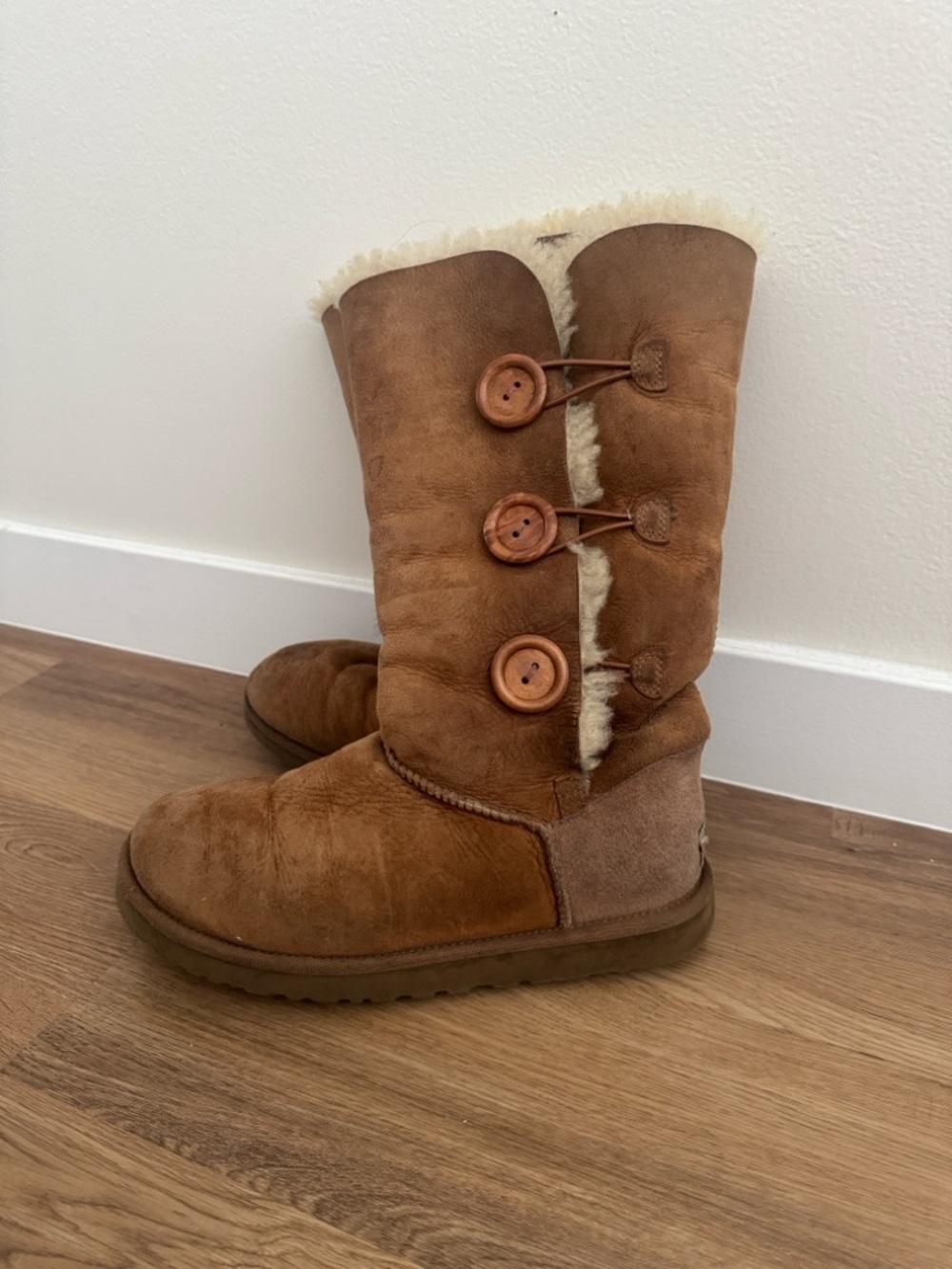 Old Tall Button Chestnut UGG